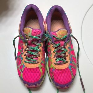 Asics Gel Noosa tennis shoes